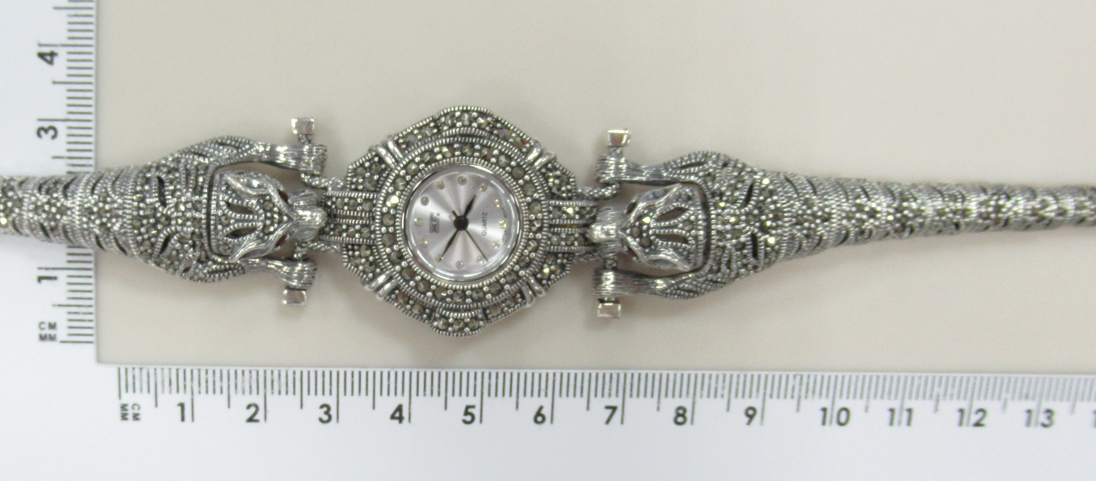 Серебряные часы с гранатами и марказитами "Пантеры"